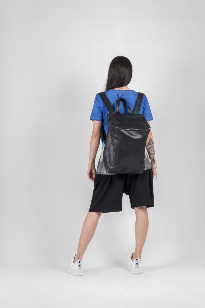 Quadrate leather backpack - Natural Born Humans Store
