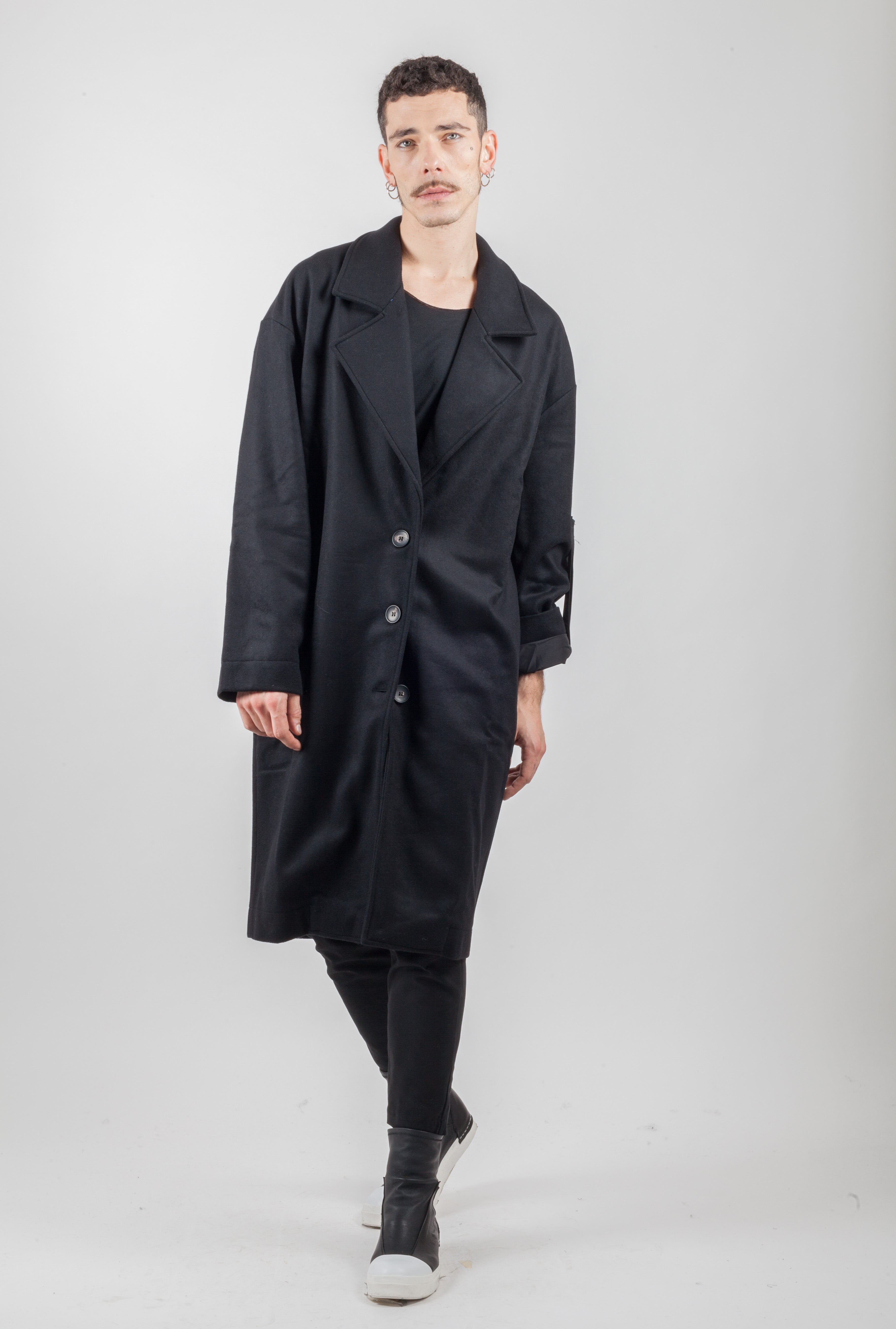 BLACK THREE BOTTON WOOL COAT - Natural Born Humans Store