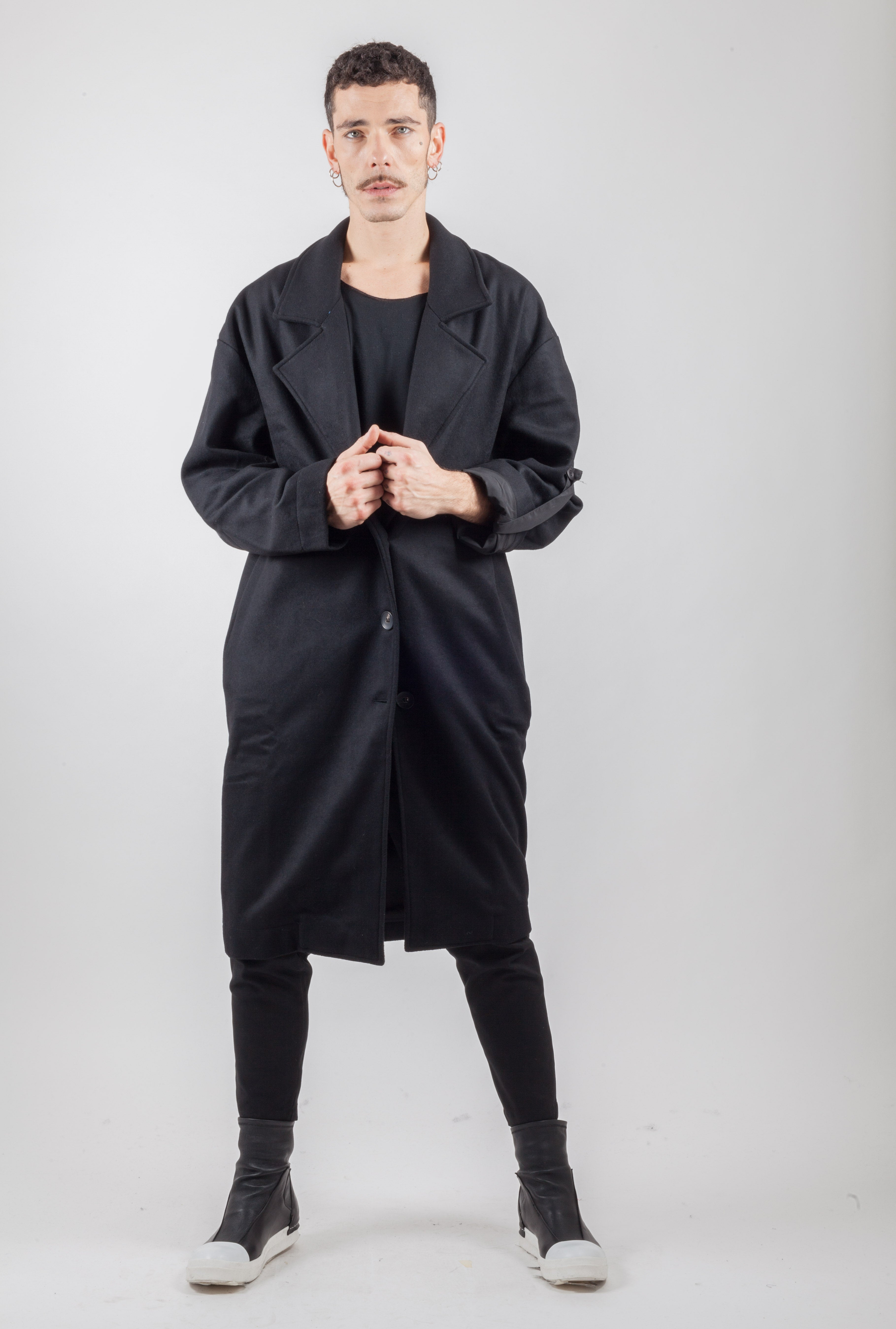 BLACK THREE BOTTON WOOL COAT - Natural Born Humans Store