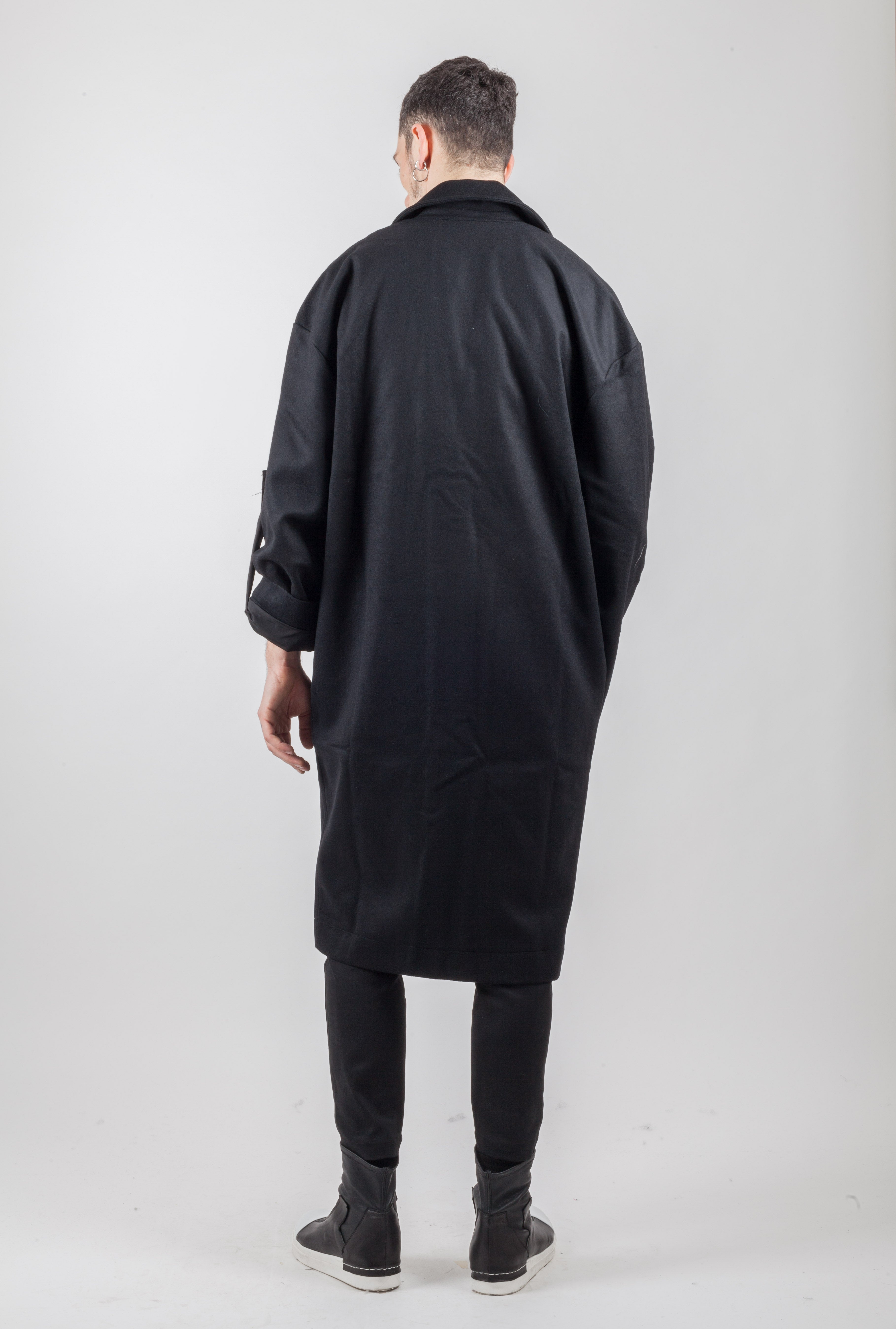 BLACK THREE BOTTON WOOL COAT - Natural Born Humans Store