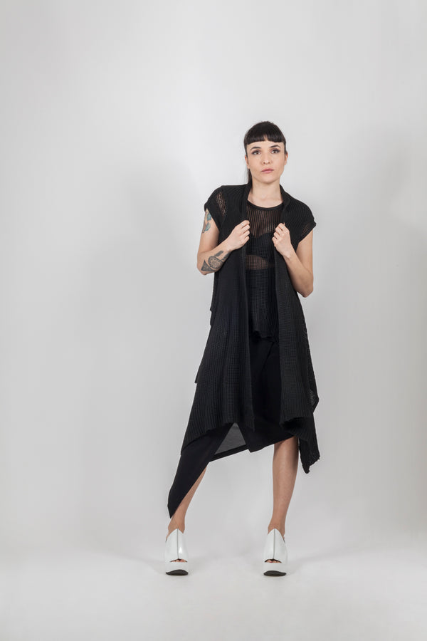 KNITTED BLACK VEST - Natural Born Humans Store